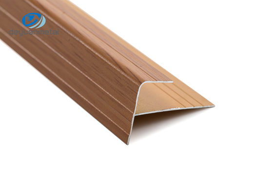 F Shaped T6 Cầu thang nhôm Nosing Edge Trim Xử lý bề mặt hạt gỗ Sơn tĩnh điện